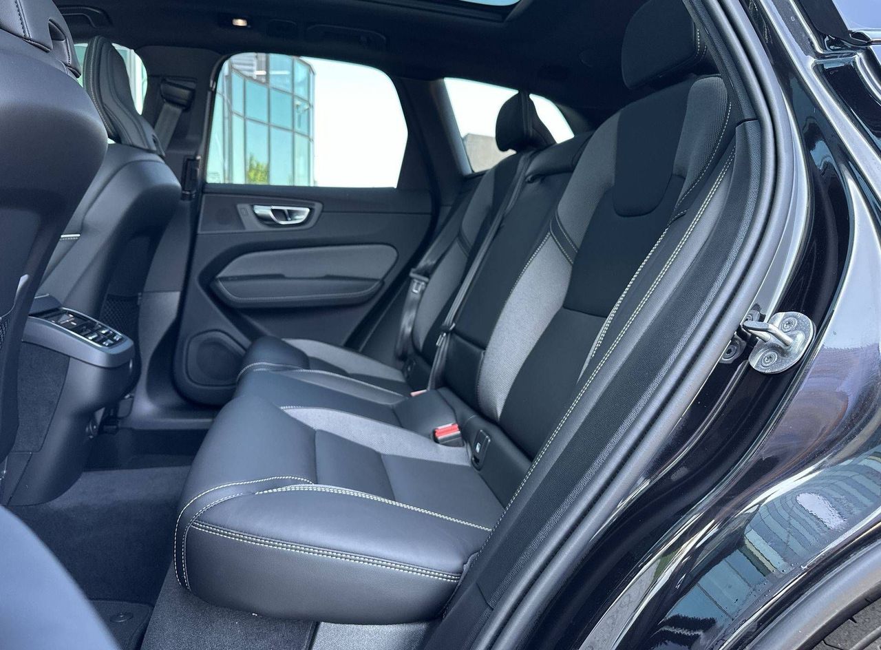 Zunanja slika - Volvo XC60 - B5  P  AWD Ultra Black Edition... - 11