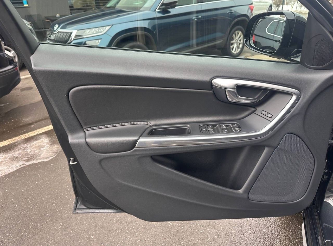 Zunanja slika - Volvo V60 Cross Country - D3 Cross Country 2.0 TD AUT. LED NAVI TEMP PDC - 13