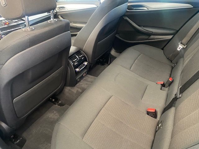 Notranja slika - BMW Serija 5 - 520d Touring AVT+NAVI+LED+PDC+JAMSTVO - 11