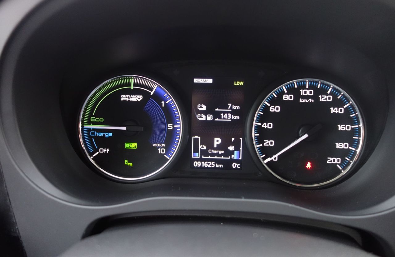 Zunanja slika - Mitsubishi Outlander - PHEV 2.4 MIVEC Twin Motor INSTYLE+ - 8