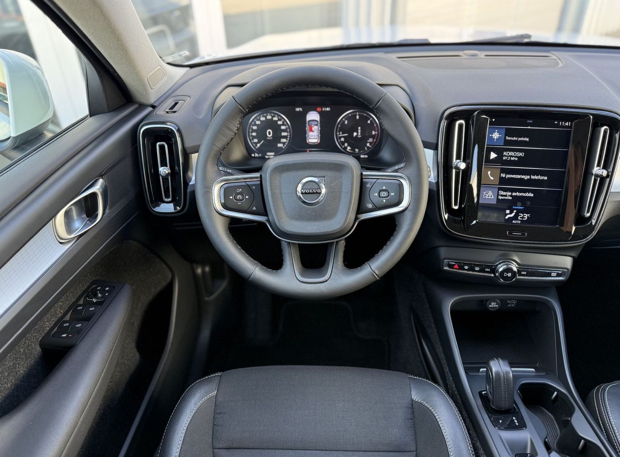 Zunanja slika - Volvo XC40 - D3 A Momentum 1.LASTNIK - 13