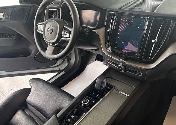 Zunanja slika - Volvo XC60 - B4  P  Plus Dark AT FWD. NAVY. FULL LED.360¨KAMERA - 11