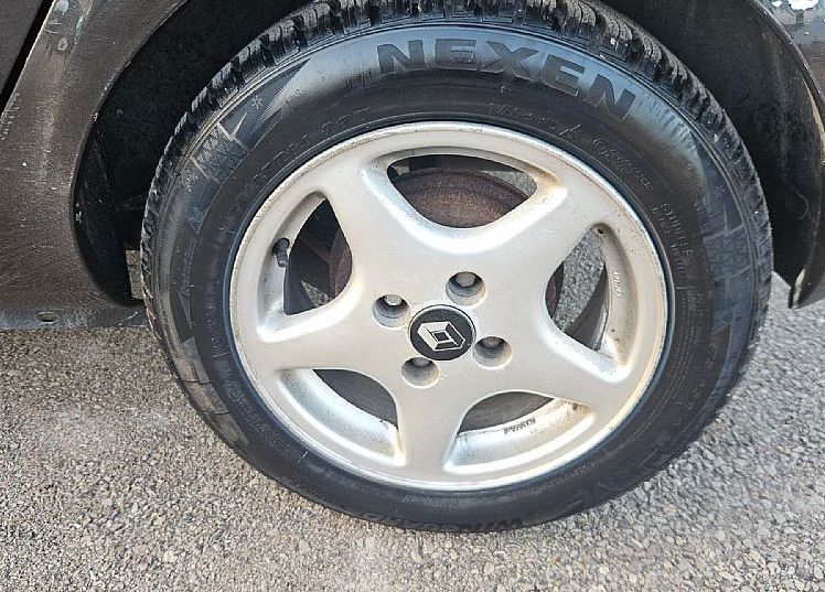 Zunanja slika - Renault Clio - 1.2 75ks °TEHNIČNO BREZHIBNO° °NOVE GUME° - 12