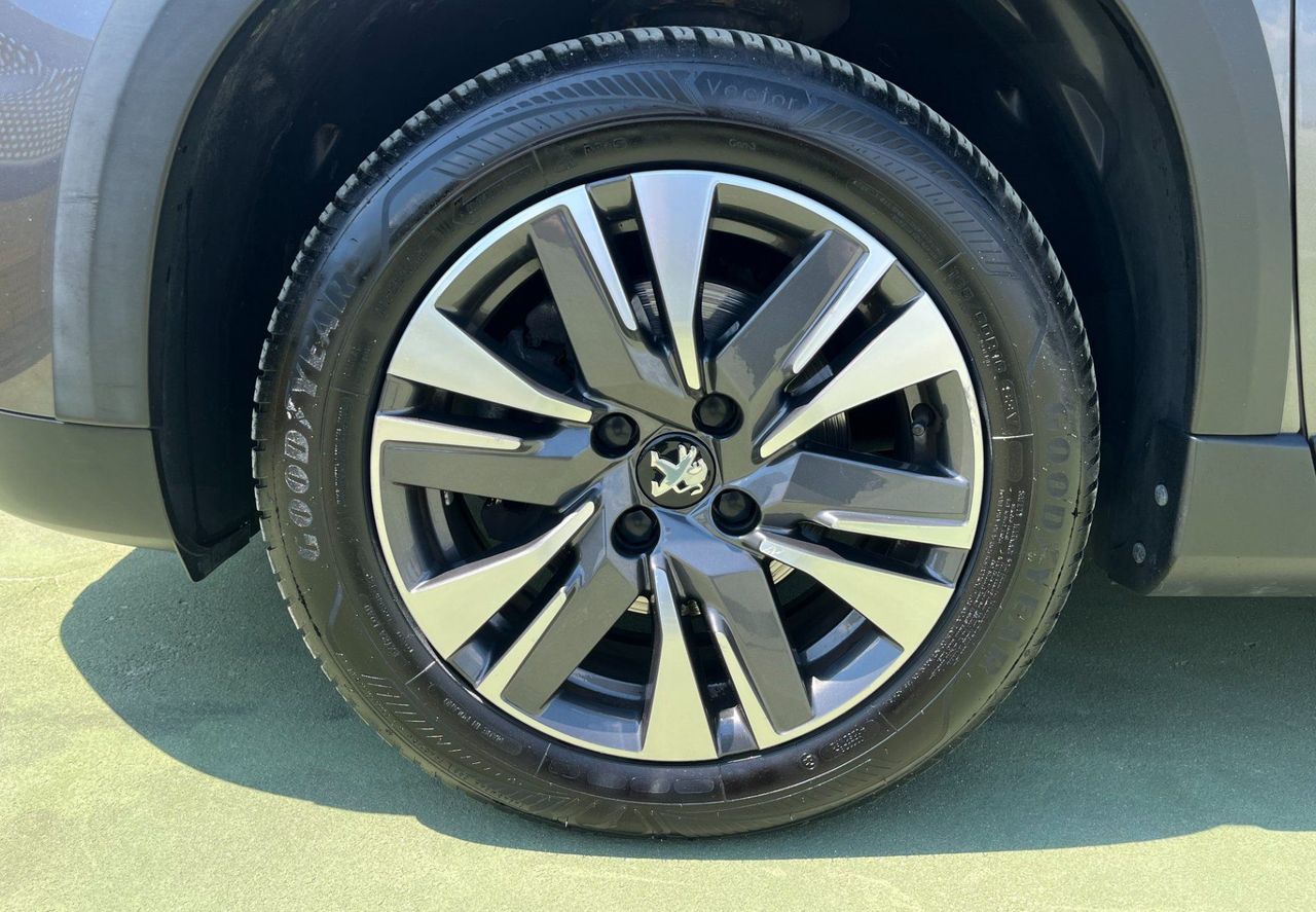 Zunanja slika - Peugeot 2008 - 1.2 PureTech 130Allure XEN.NAVI.PDC SAMO 69.000KM - 19