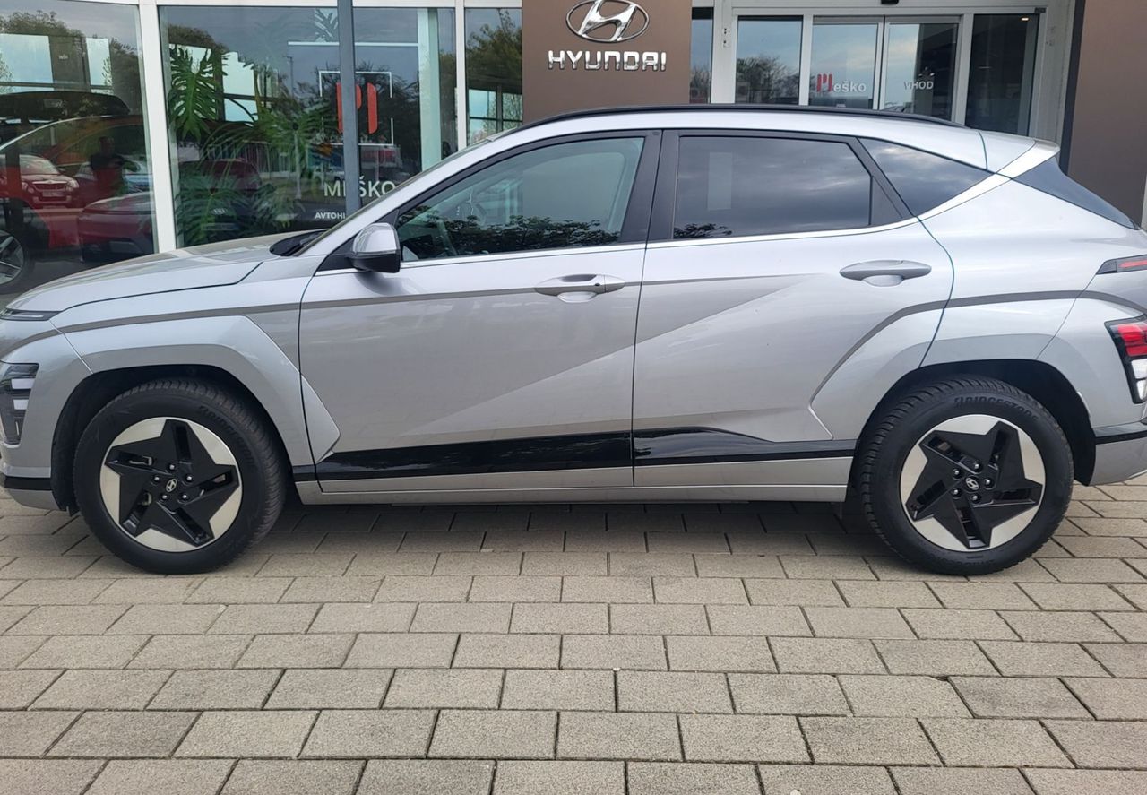 Zunanja slika - Hyundai Kona - EV 48.4 kWh Premium slo-1last-tov.garancija-navi - 3