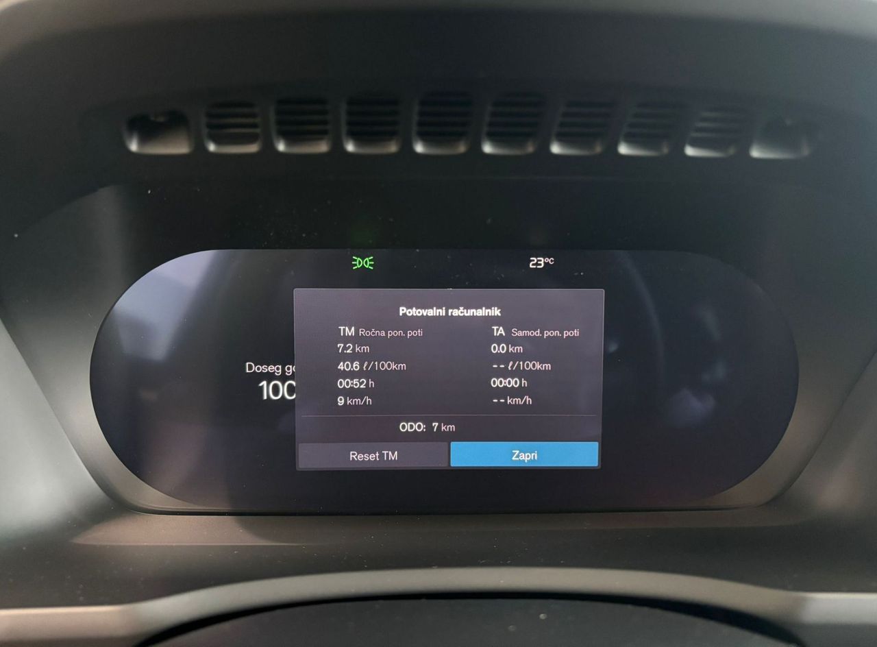 Zunanja slika - Volvo XC90 - B5P Core 7s AWD 3 leta garancije + 3 servisi - 9