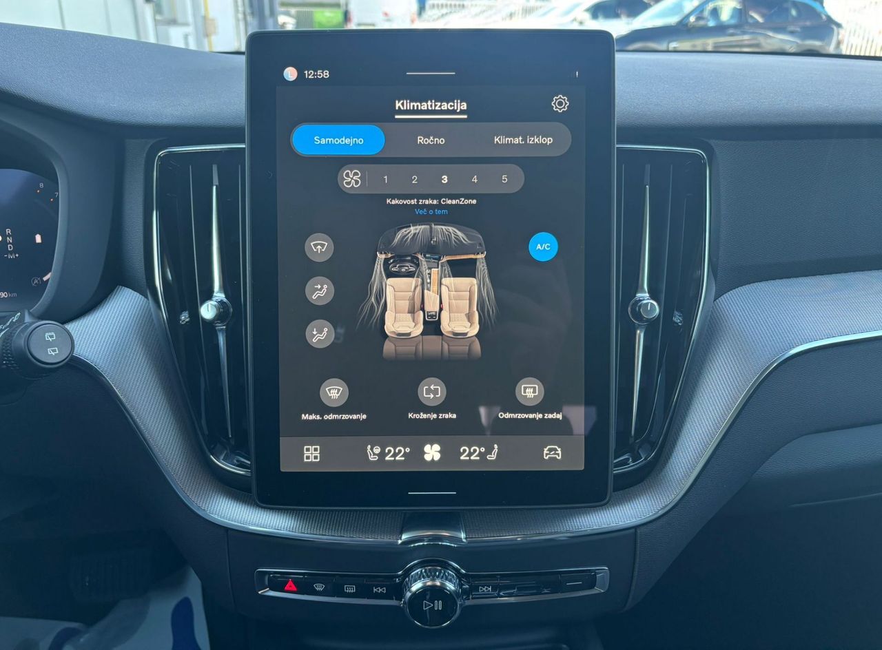 Zunanja slika - Volvo XC60 - B5P Core AT AWD 3 leta garancije + 3 servisi - 15