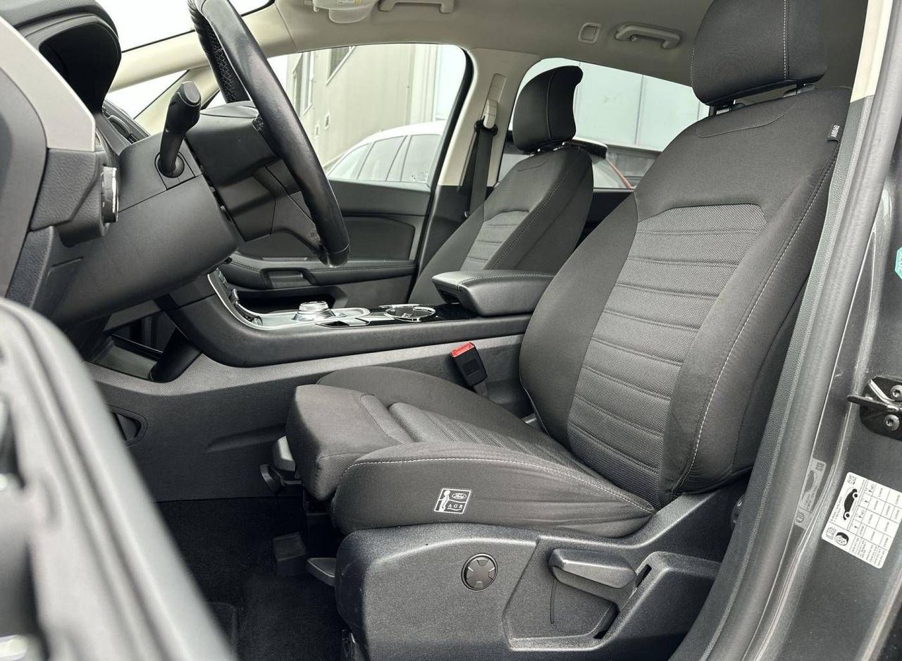 Zunanja slika - Ford S-MAX - 2.0 EcoBlue Titanium Auto ACC Kamera Gretje sed - 9