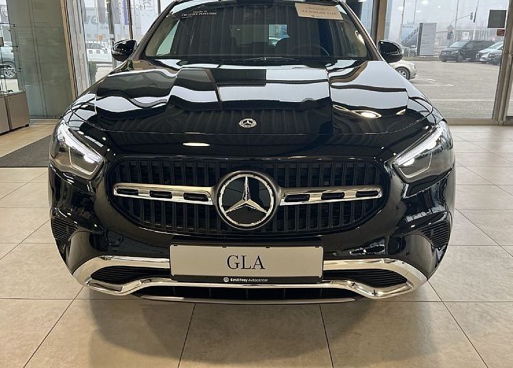 Zunanja slika - Mercedes-Benz GLA-Razred - 180 Progressive - 2