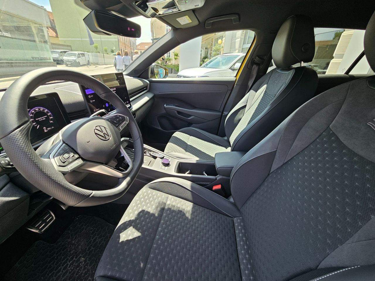 Zunanja slika - VW T-Roc - 1.5 eTSI R-Line DSG - 7