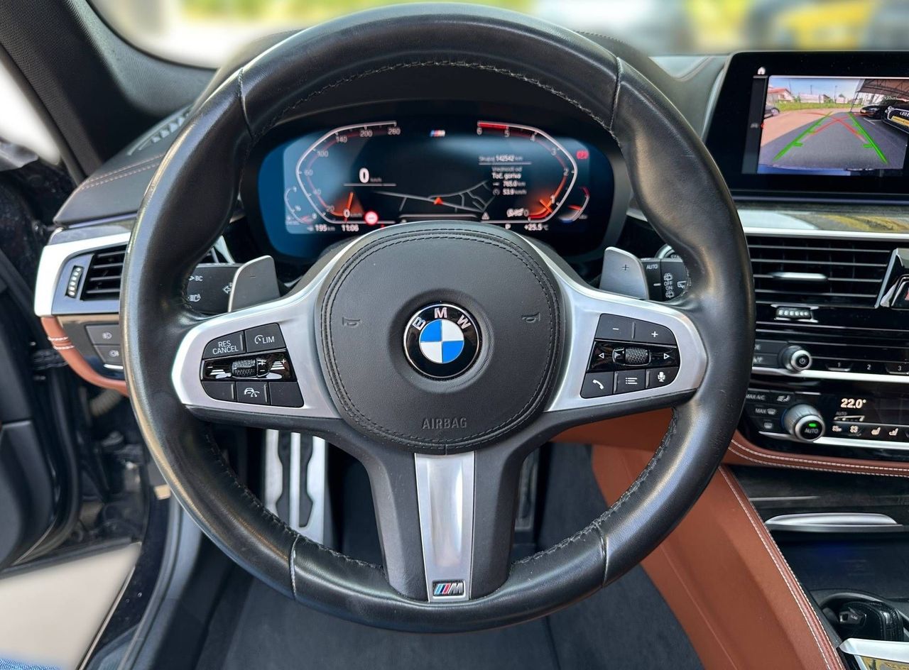 Zunanja slika - BMW Serija 5 - Touring: 530d M PAKET LED NAVI PDC KAMERA PANO RADAR TOP - 15