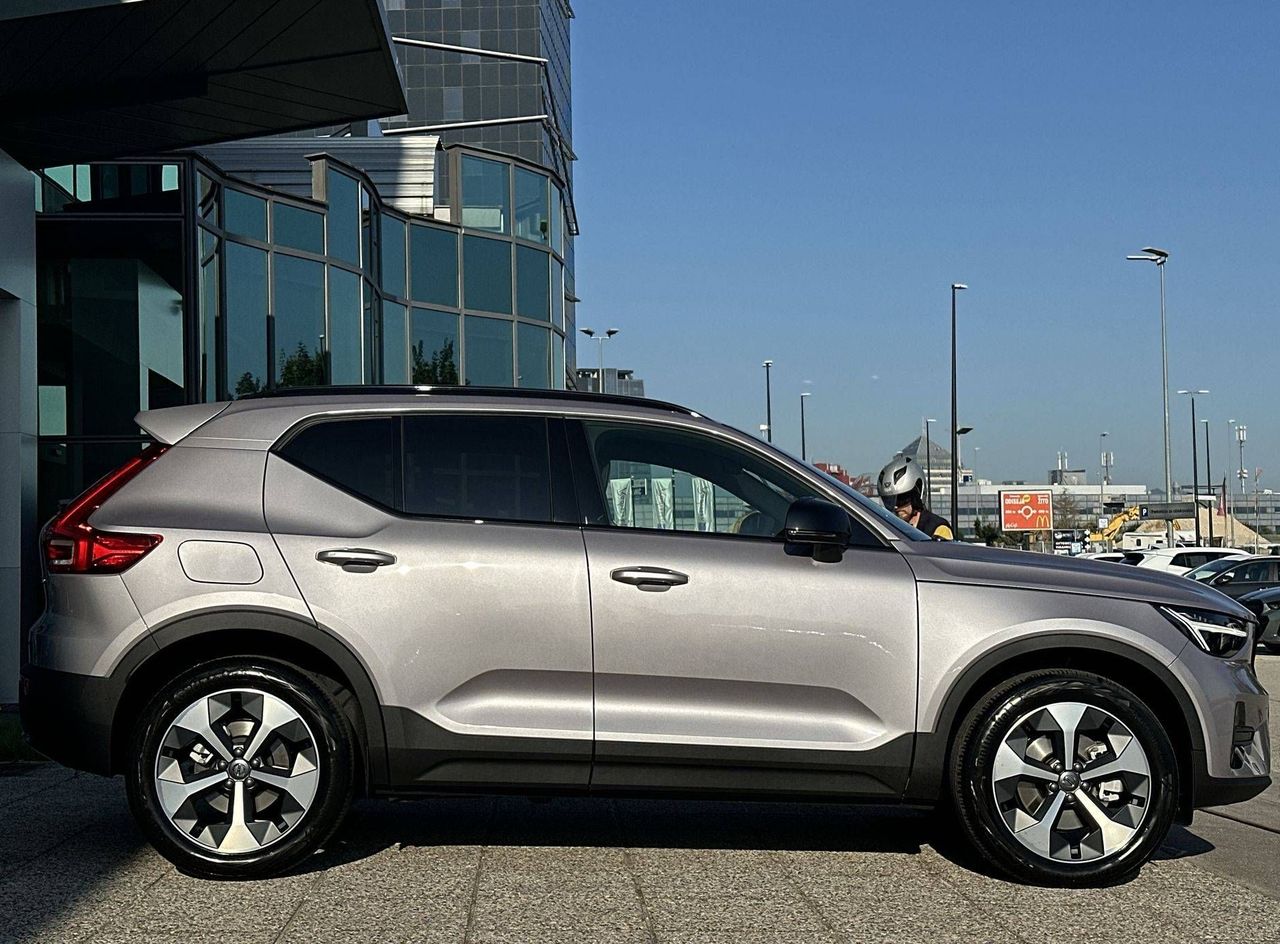 Zunanja slika - Volvo XC40 - B3 P Plus Dark AT DCT... - 4