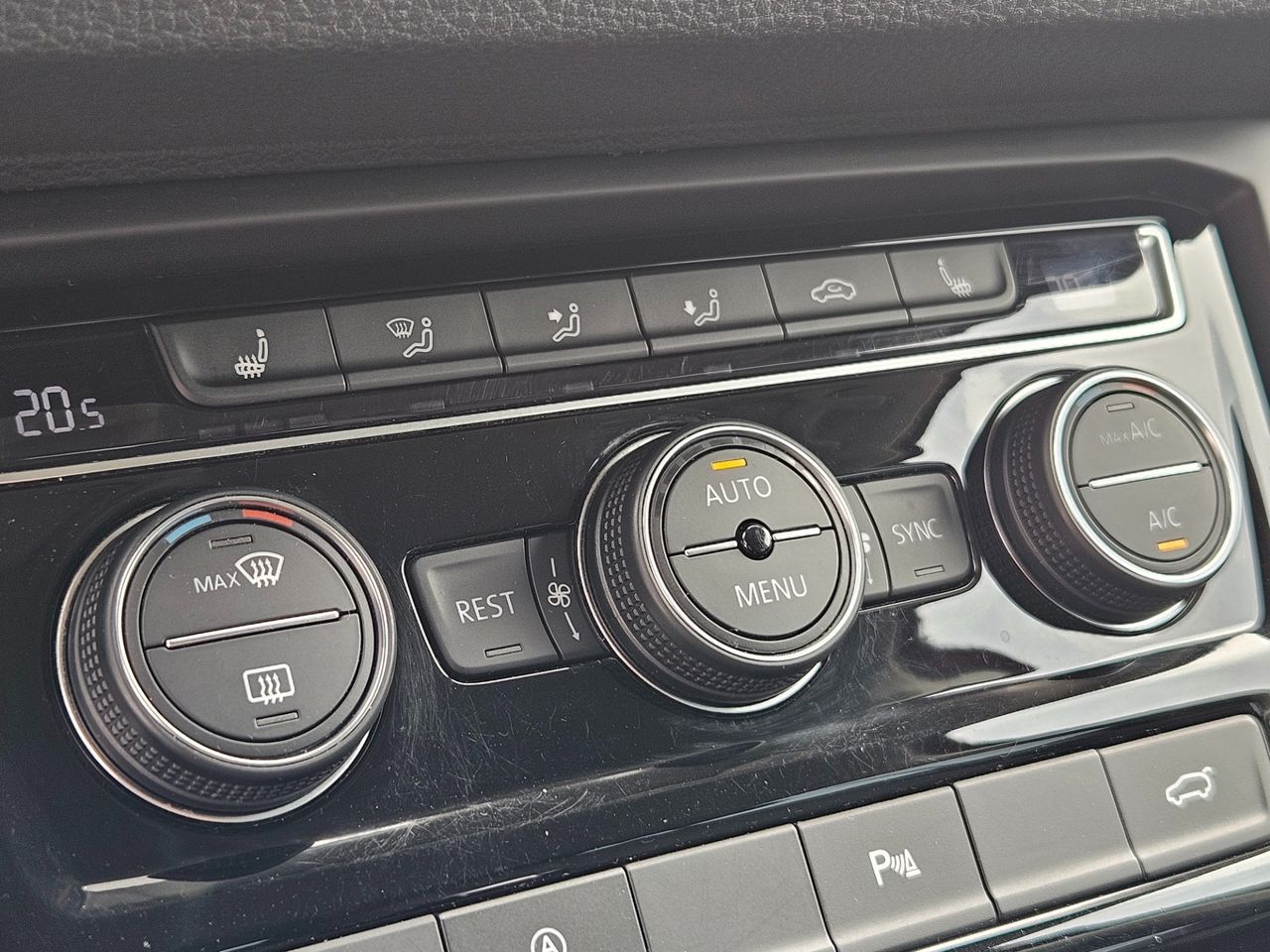 Zunanja slika - VW Touran - 2,0 TDI BMT Highline DSG - 16