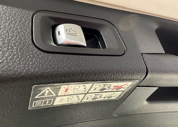 Zunanja slika - Mercedes-Benz C-Razred - C 220 d AMG LINE-LED-NAVI-KAMERA-VSA OPREMA - 12