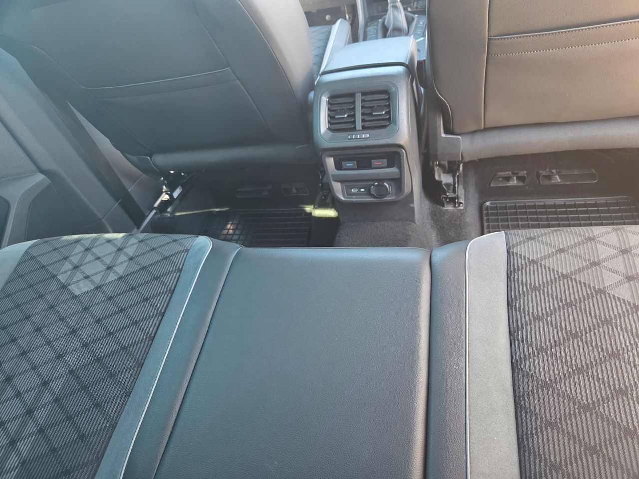 Zunanja slika - VW Tiguan - 1,5 TSI ACT BMT R-Line Edition DSG - 7