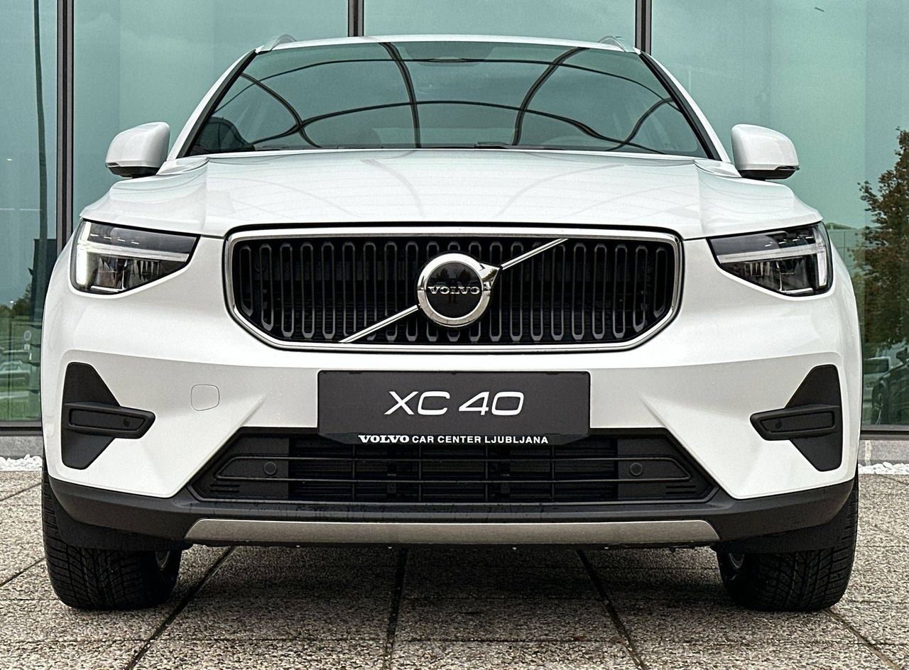 Zunanja slika - Volvo XC40 - B3 P Core AT DCT - 2