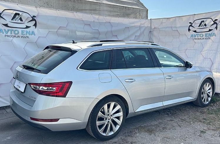 Zunanja slika - Škoda Superb - Combi 2.0 TDI DSG - LED - PANORAMA - NAVI - GRETJE - 3