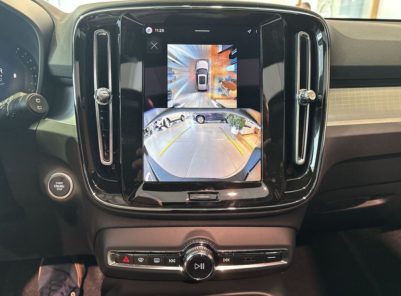 Zunanja slika - Volvo XC40 - B4 P Ultra Black Edition 3 leta garancije + 3 serv - 19