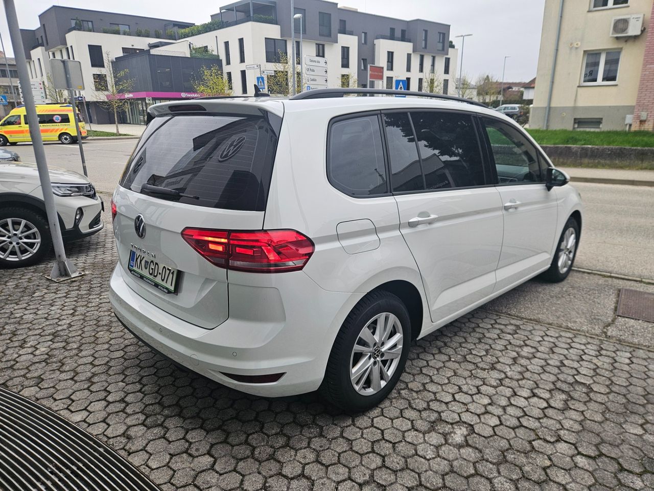 Zunanja slika - VW Touran - 2.0 TDI DSG Comfortline 110kW - 3