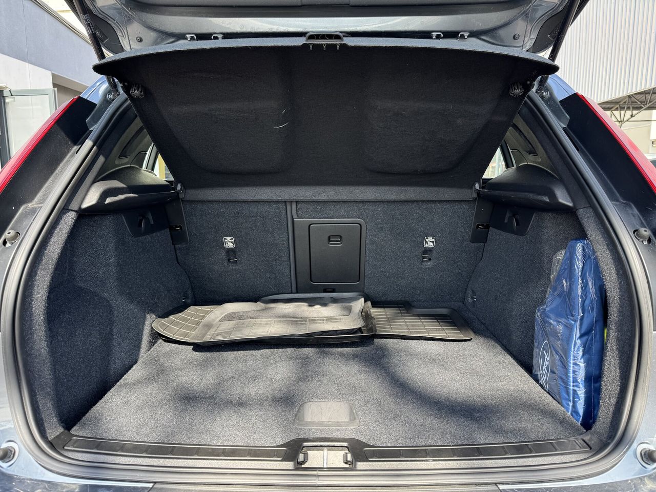 Zunanja slika - Volvo XC40 - 2.0 TD 150KM D3 MOMENTUM-LED-HARMAN KARDON-NAVI - 10