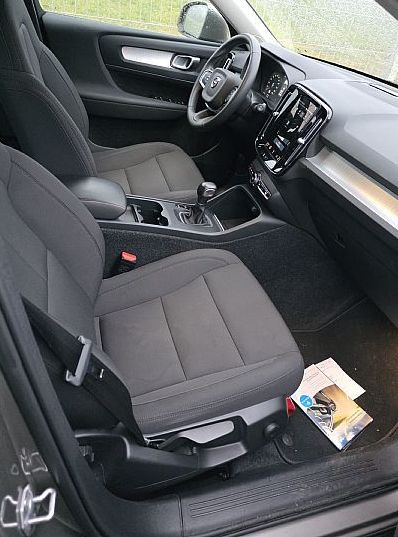 Zunanja slika - Volvo XC40 - D3 Momentum Pro FULLED•LANE•VIRTUAL•GRETJE•KEYLESS - 6