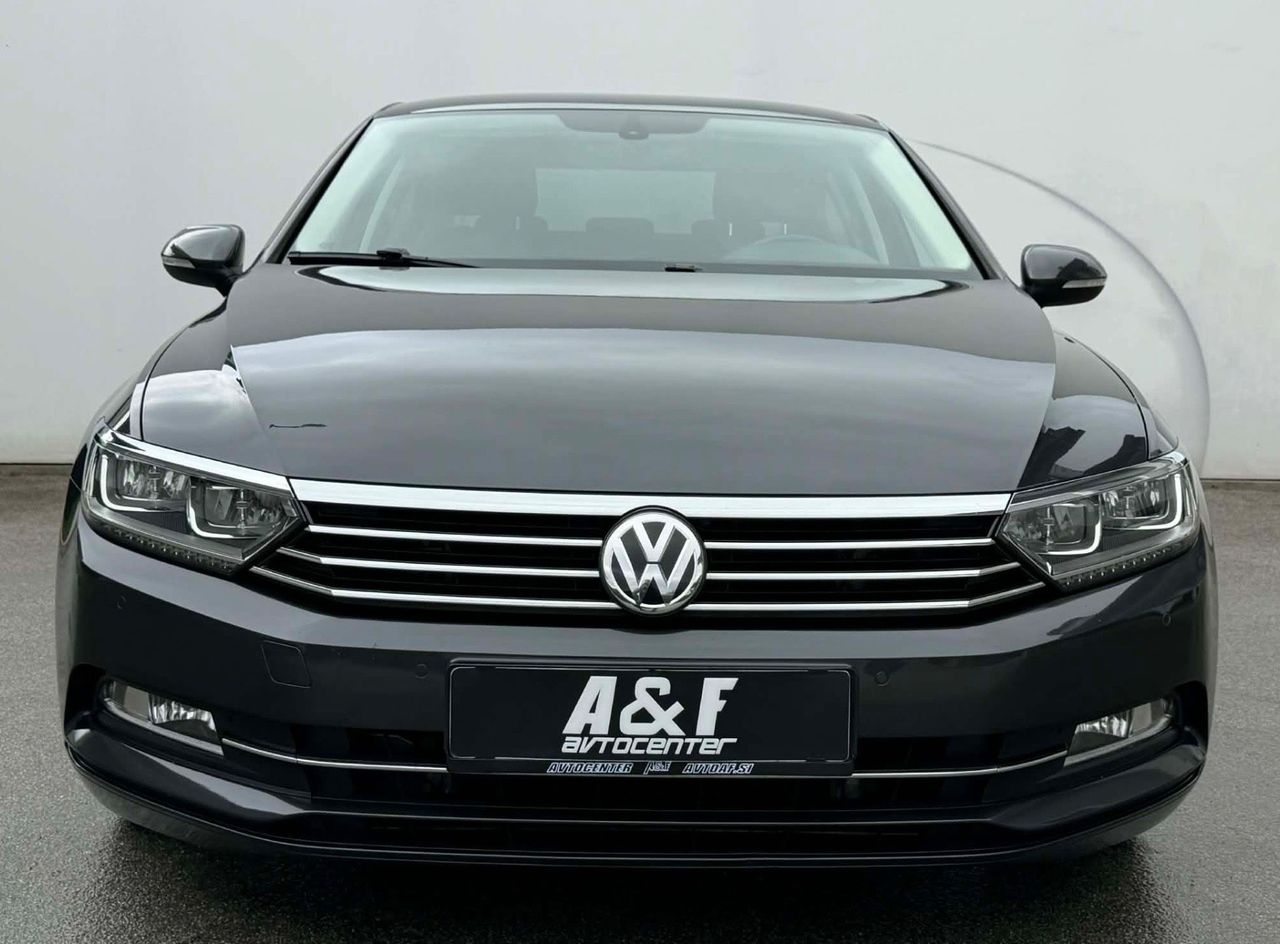 Zunanja slika - VW Passat - 2.0 TDI-H LINE-185.000km-VIRTUAL-LIZING ZA TUJCE-. - 2