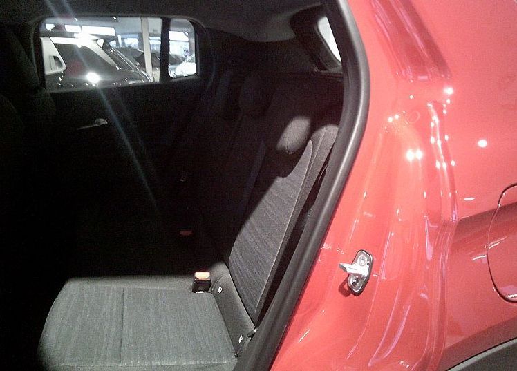 Zunanja slika - Jeep Avenger - 1.2 GSE 100 Altitude - 7