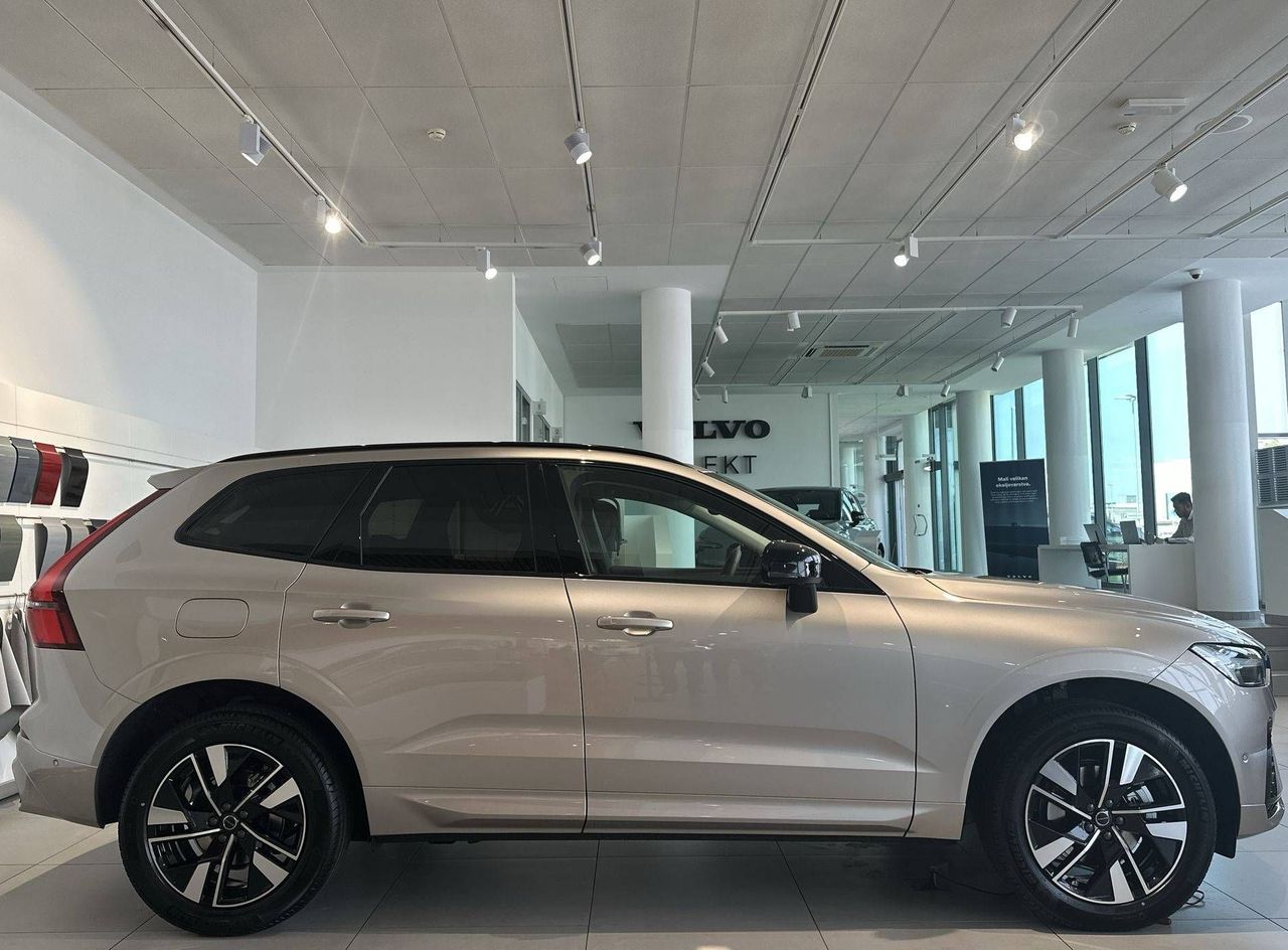 Zunanja slika - Volvo XC60 - B5  P  AWD Plus Dark... - 3