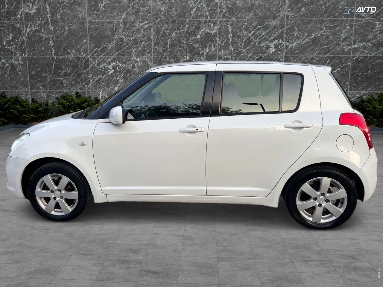 Zunanja slika - Suzuki Swift - 1.3 DELUXE DIG.KLIMA PERLA BELA SLOVENSKI ALU15 - 1