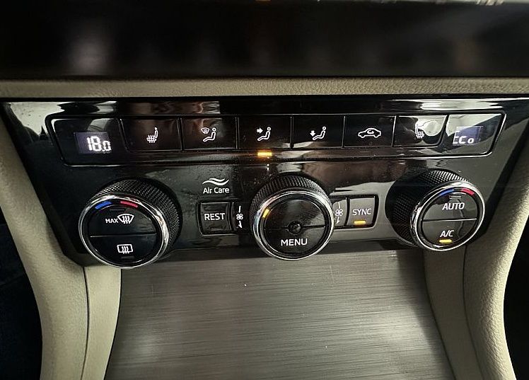 Zunanja slika - Škoda Superb - 1.4 TSI HEV Style DSG.NEMŠKA+4ALU.KAMERA.LED.NAVI - 3