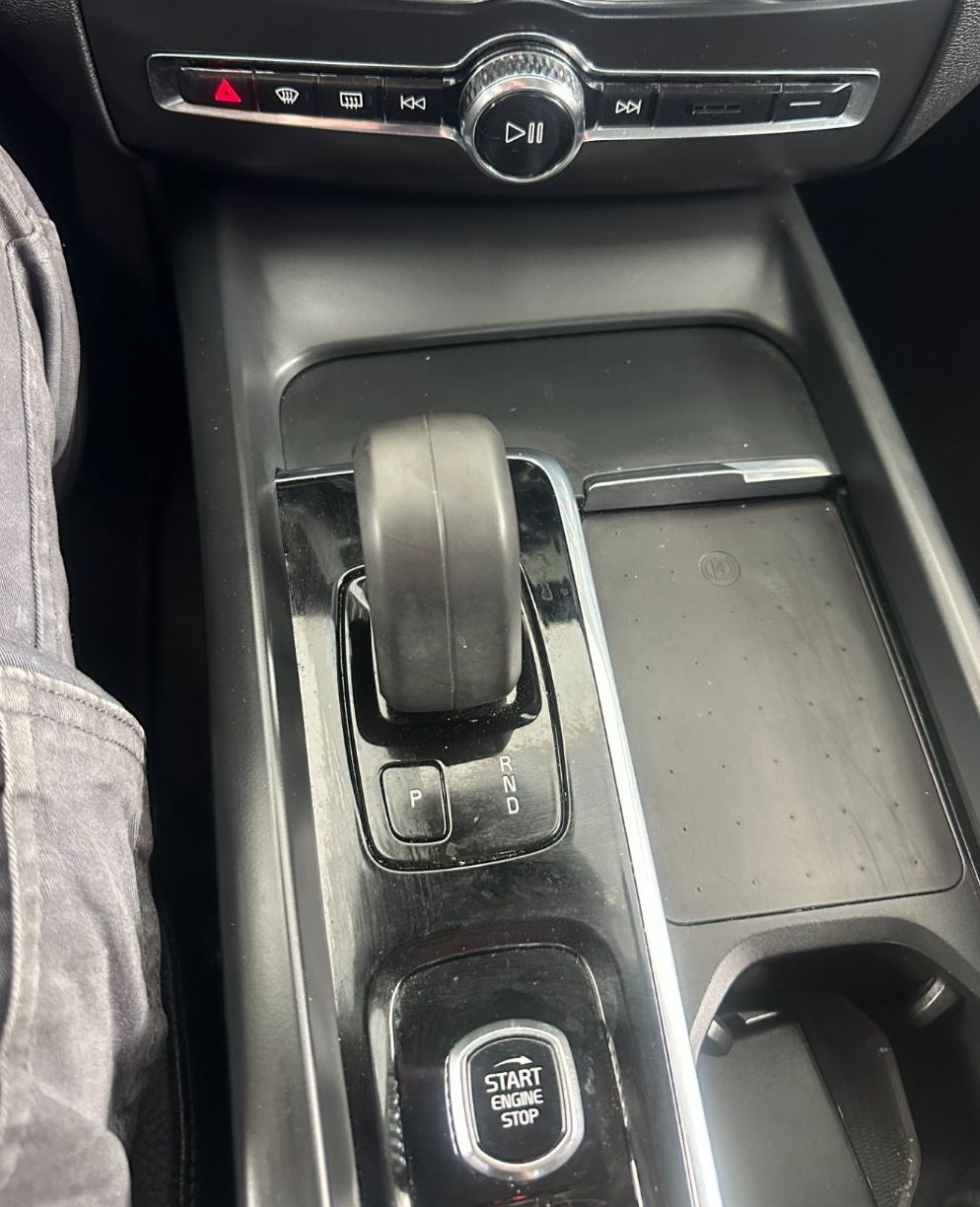 Zunanja slika - Volvo XC60 - B4D Momentum Pro 4X4.AVT. USNJE. TEMPOMAT. LANE AS - 18
