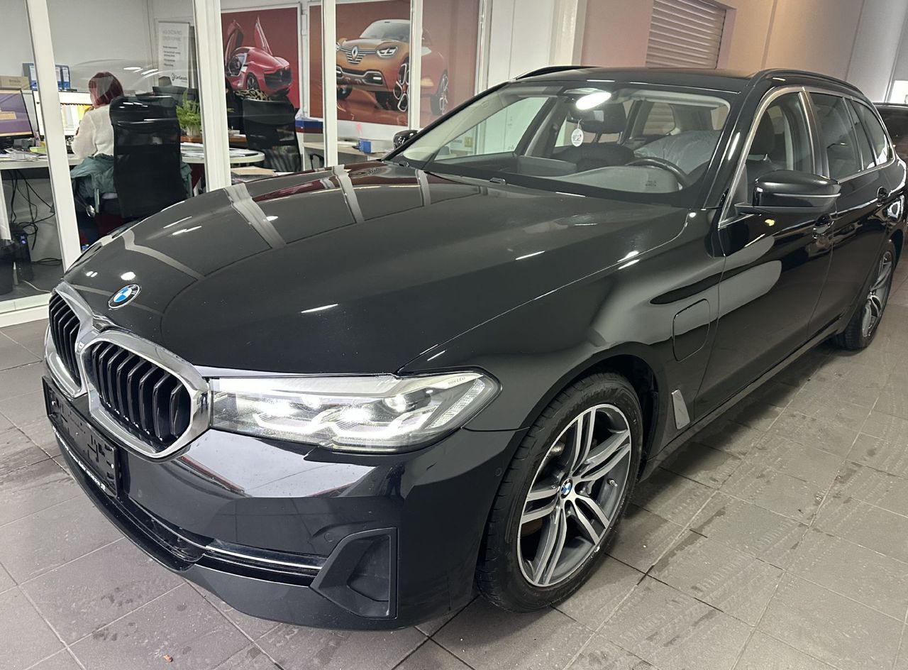 Zunanja slika - BMW Serija 5 - Touring: 530e Touring Avt.4ALU.KAMERA.ACC.LED.NAVI.USNJE - 2