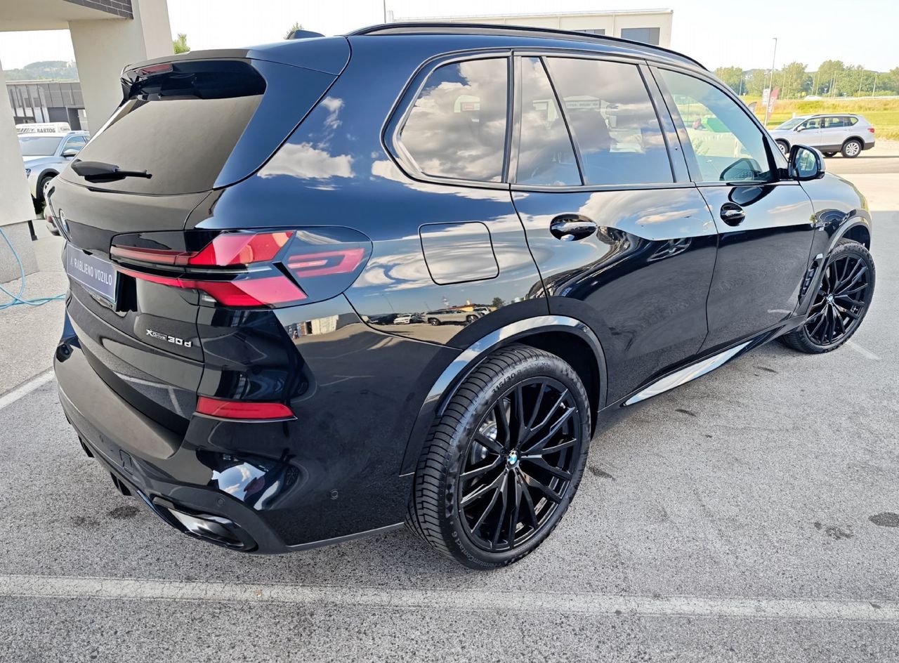 Zunanja slika - BMW X5 - serija : xDrive30d M PRO ICONIC HEAD UP PANO KAM360 22COL - 5