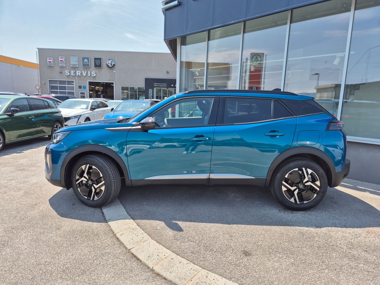 Zunanja slika - Peugeot 2008 - Allure HIBRID 145 - 2