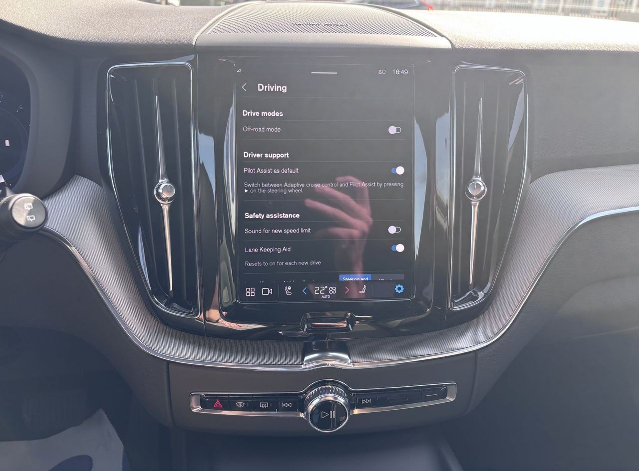 Zunanja slika - Volvo XC60 - B5  P  AWD Plus Dark - 18