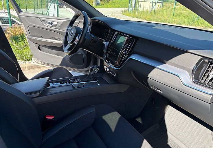 Zunanja slika - Volvo V60 - D4 Momentum Avt. ZELO LEP - 10
