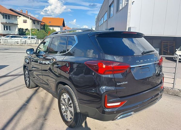 Zunanja slika - SsangYong Rexton - 2.2 XDi LIMITED 4WD A T - 7
