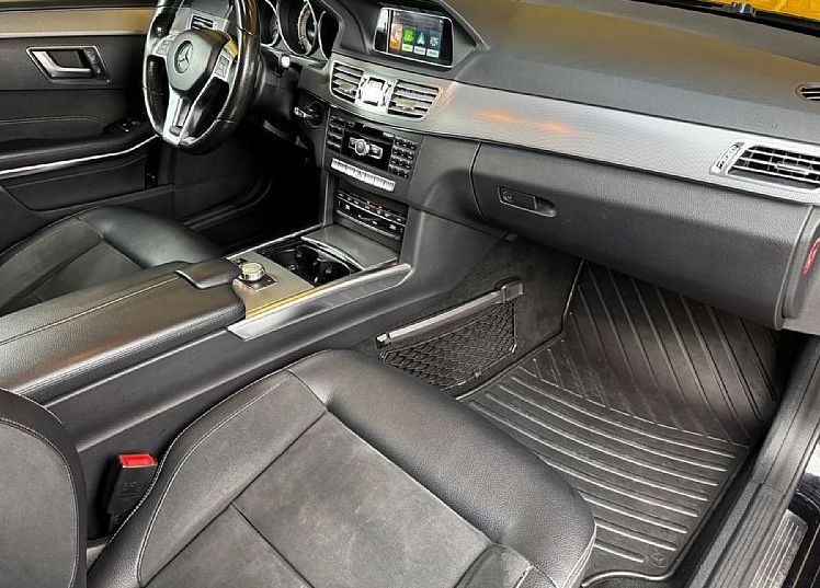 Zunanja slika - Mercedes-Benz E-Razred - E 220CDI AMG LINE-PANO.-GRETJE-NAVI.-F1 - 16