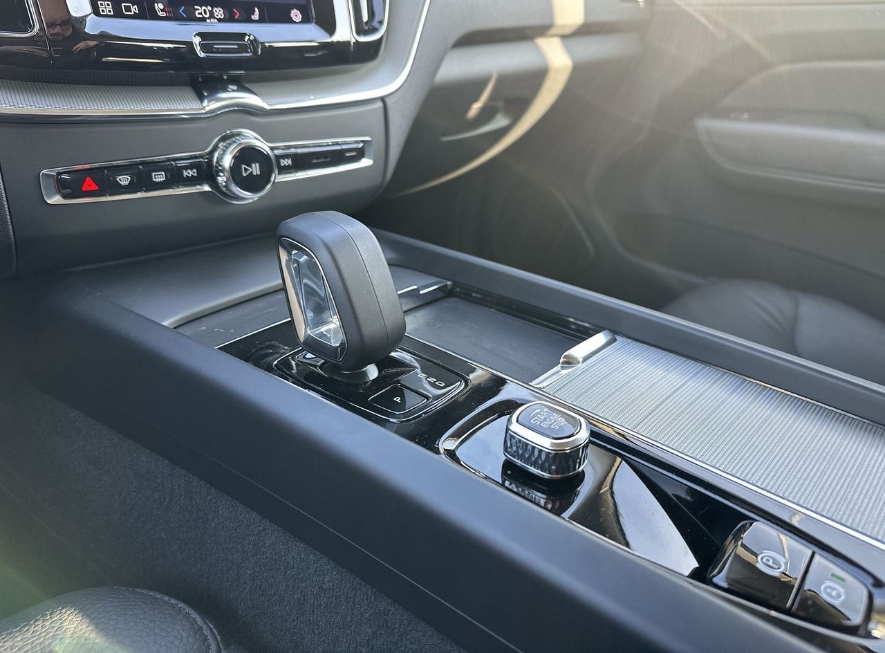 Zunanja slika - Volvo XC60 - B4 D Core AT - 12