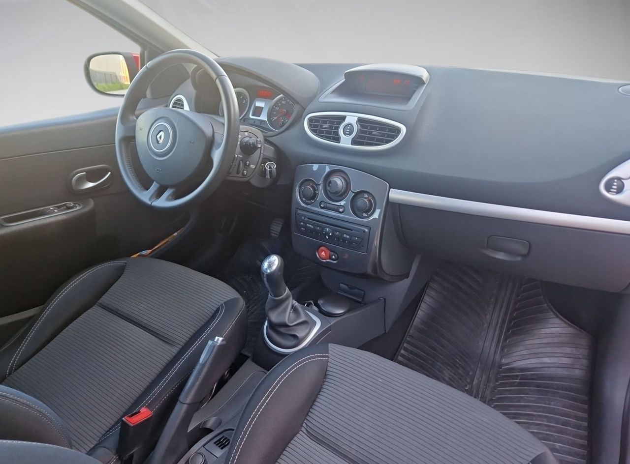 Zunanja slika - Renault Clio - 1.2 16V Avantage - 15