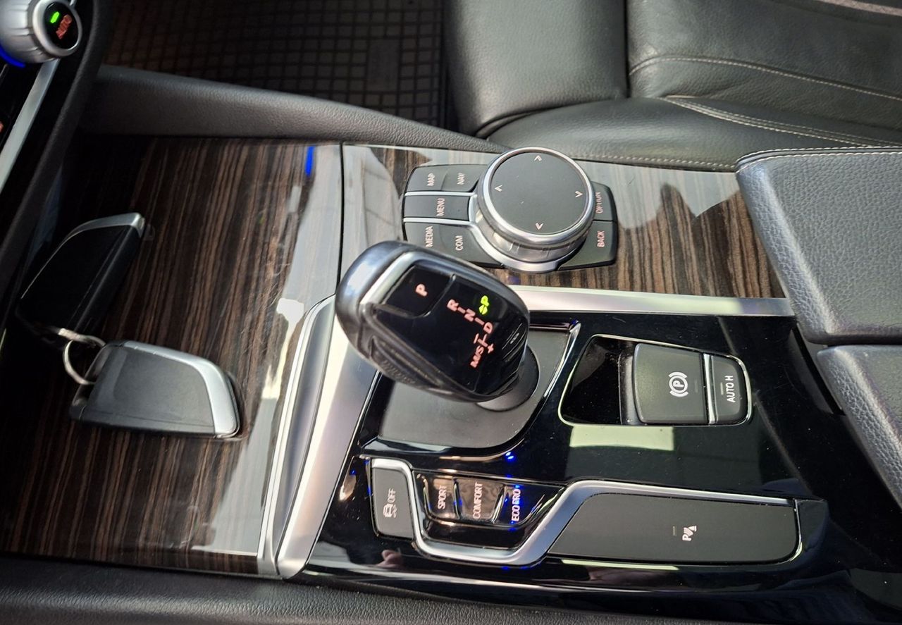 Zunanja slika - BMW Serija 5 - Touring: 520d x Drive aut.SPORT LINE-LED-NAVI-PANORAMA- - 11