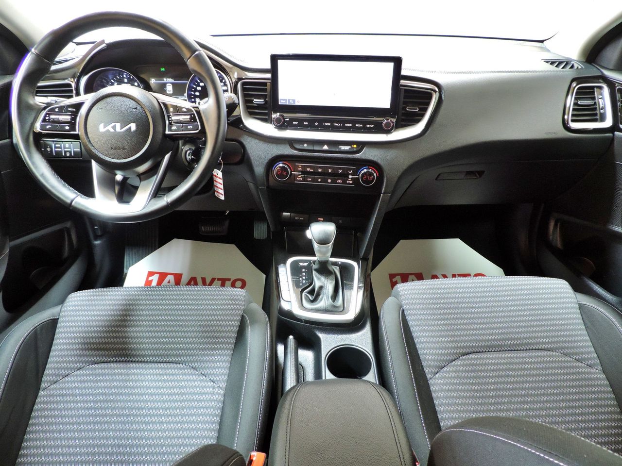 Zunanja slika - KIA Ceed - 1,6 CRDi MHEV  DCT - 13