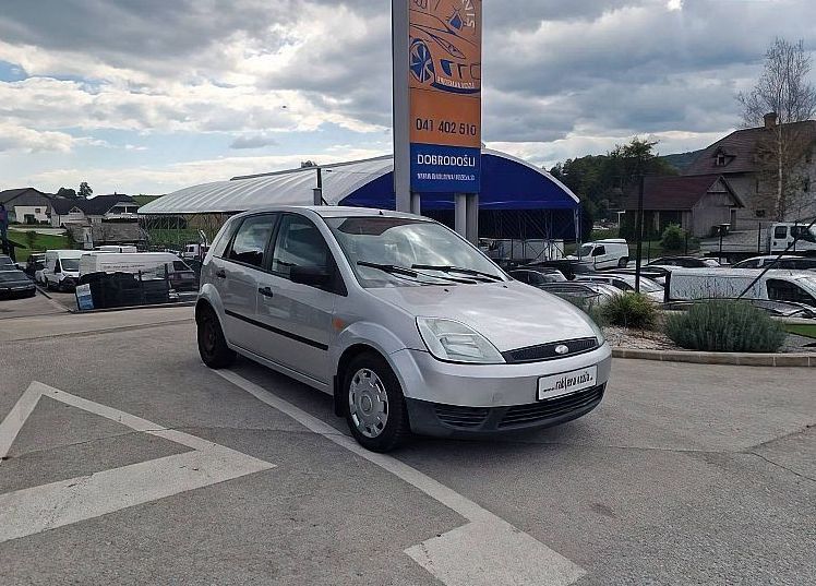 Zunanja slika - Ford Fiesta - 1.3 8V 70 KM Duratec COMFORT KLIMA - 1