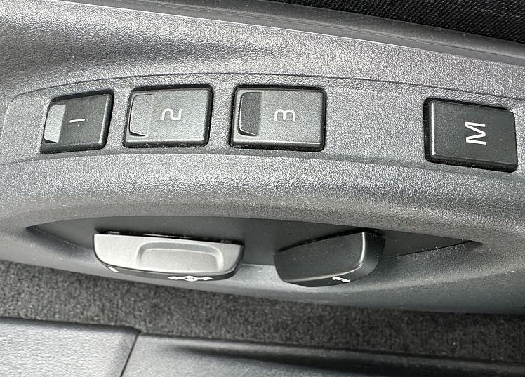 Zunanja slika - Volvo XC60 - D4 A AWD  Momentum-PANORAMA+GRET.SEDEŽEV-BIXENON - 11