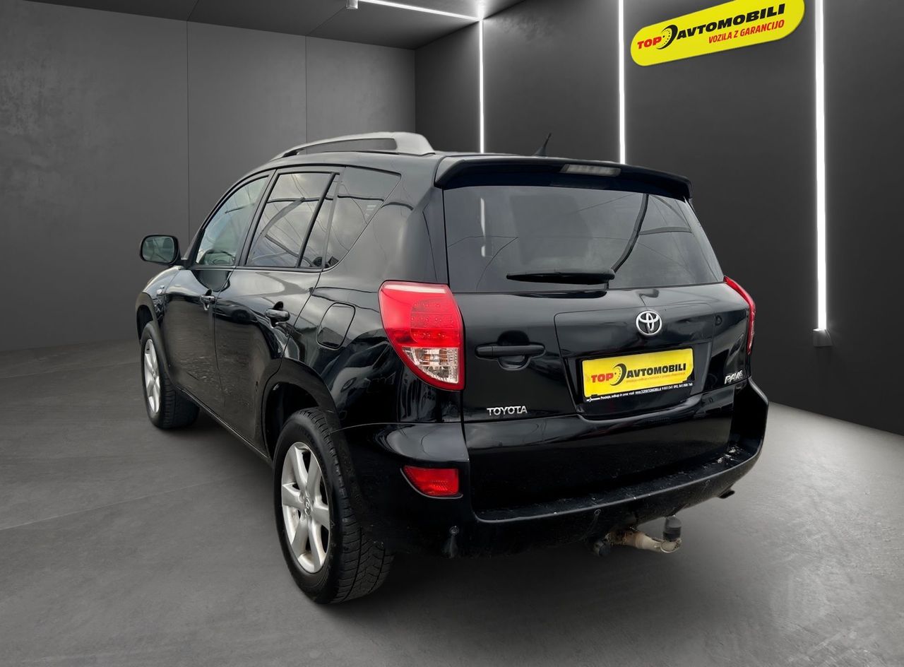 Zunanja slika - Toyota RAV4 - 2.2 D4D 4WD SLOVENSKI XENON TEMPOMAT KLIMA KLJUKA - 5