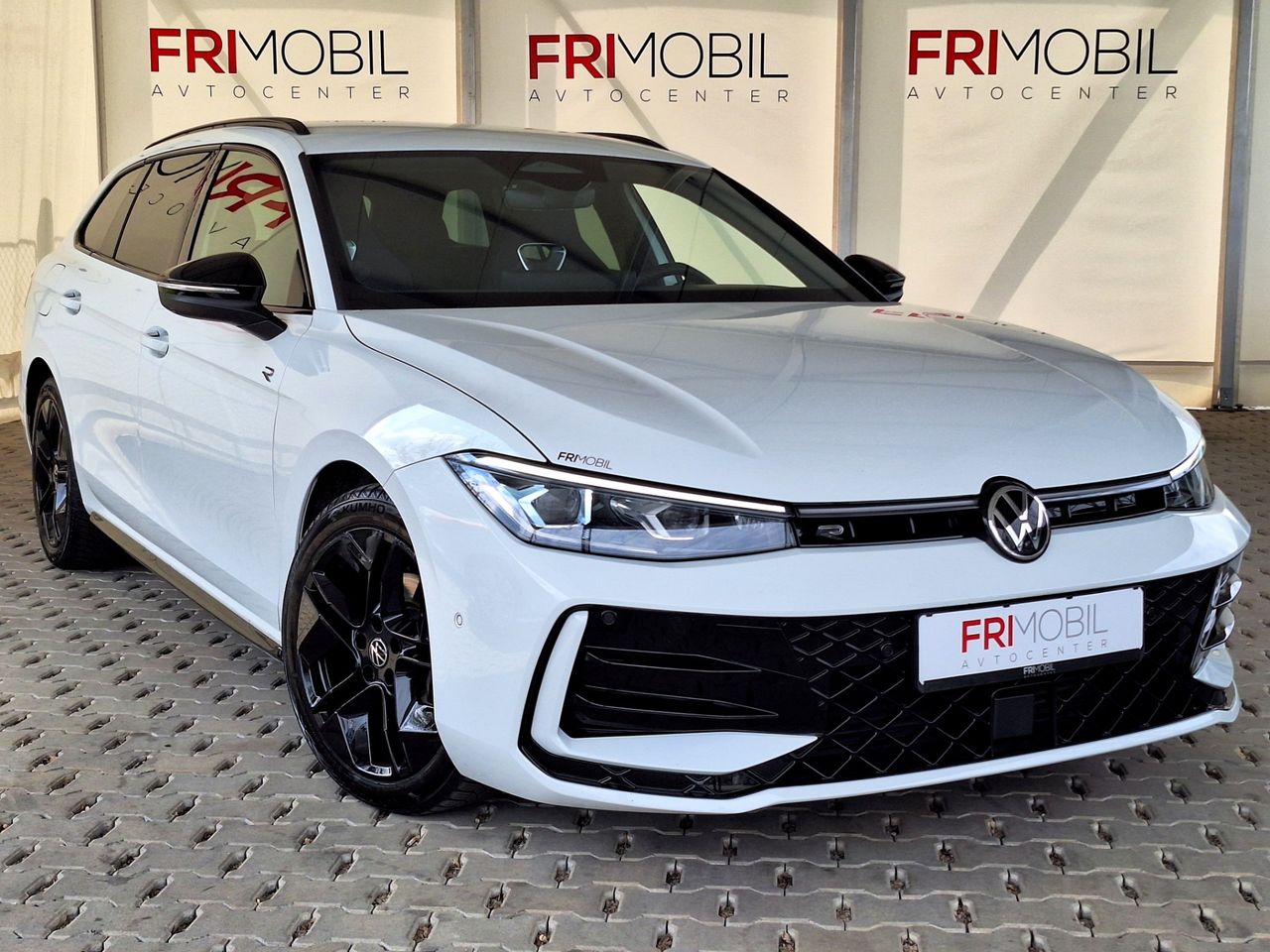 Zunanja slika - VW Passat - 2.0 TDI BMT R-Line DSG•IQ LED•ACC•AMBIENT•HEAD UP• - 2