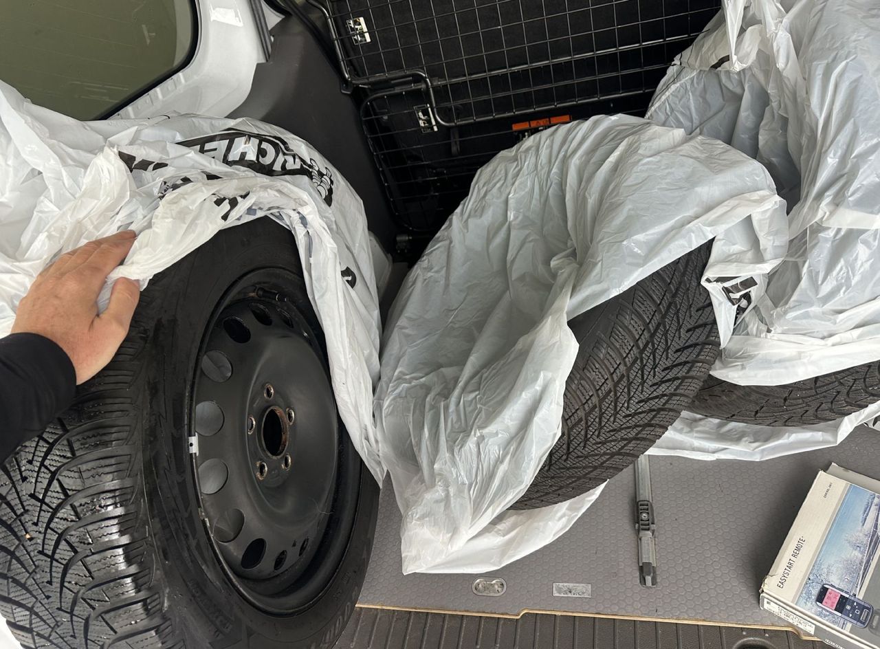 Zunanja slika - Ford Tourneo Connect - L2 Autm.88kW.NEMŠKI+4 GUME.KAMERA.GRE.SED.KLJUKA - 19