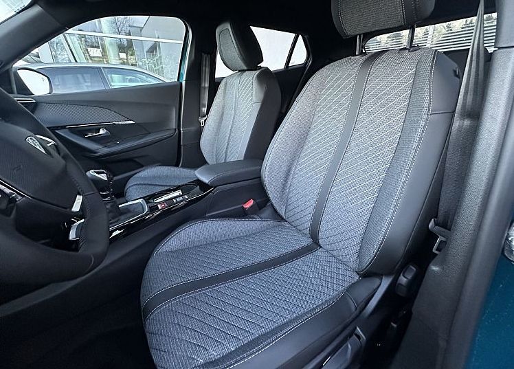 Zunanja slika - Peugeot 2008 - ALLURE PureTech 100 - 6