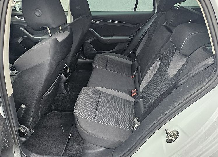 Zunanja slika - Škoda Octavia - COMBI 2.0 TDI Selection DSG 110 kW SLO-1.LASTNIK - 8