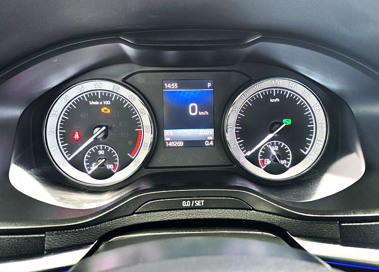 Zunanja slika - Škoda Karoq - 2.0 TDI 4X4 - PANOR-VL.KLJ-KAMERA-LED-USNJE-VIDEO - 9
